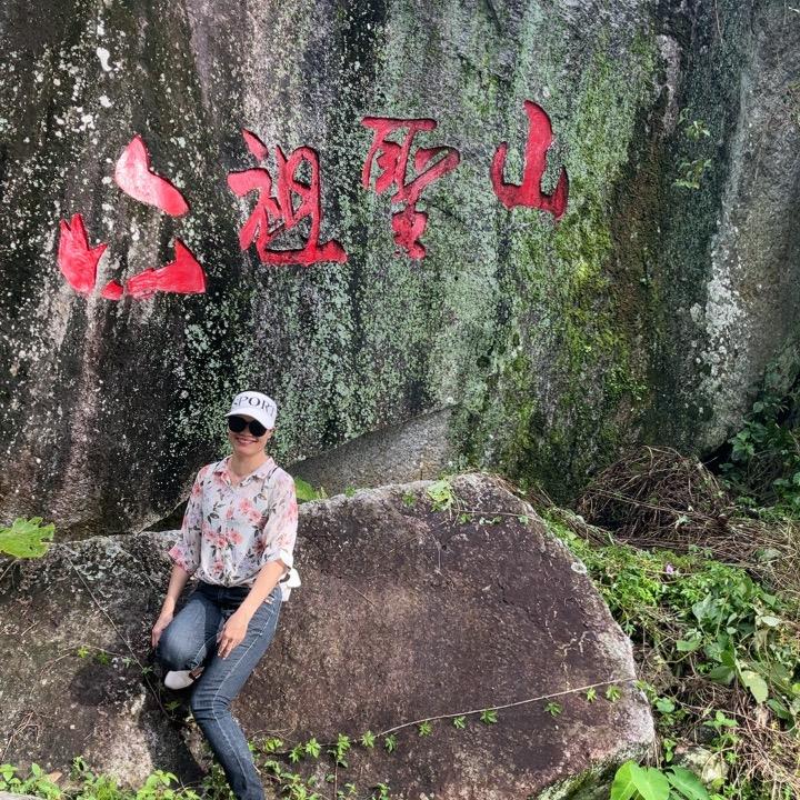 莫莫