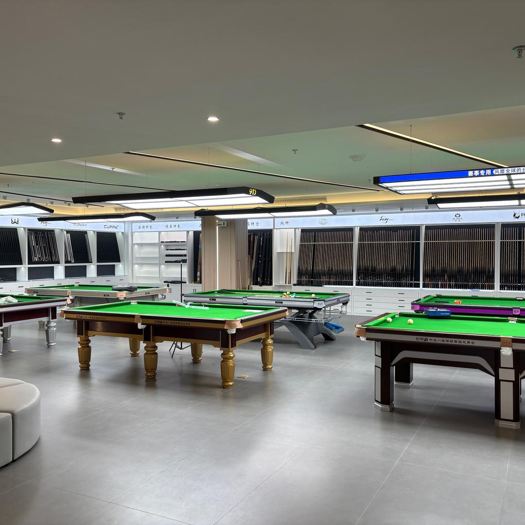 纬度台球店