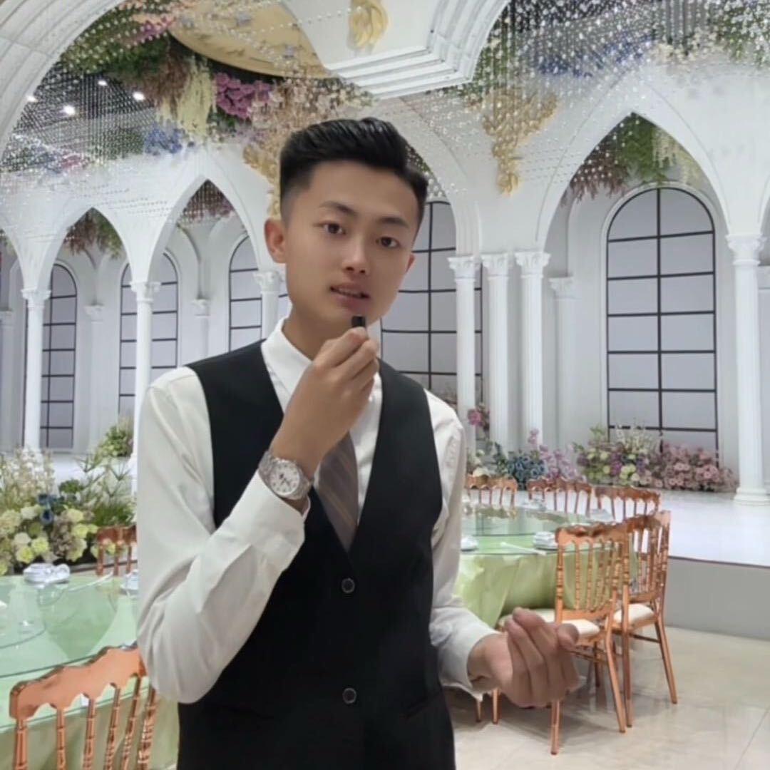 主持人文昊🎤
