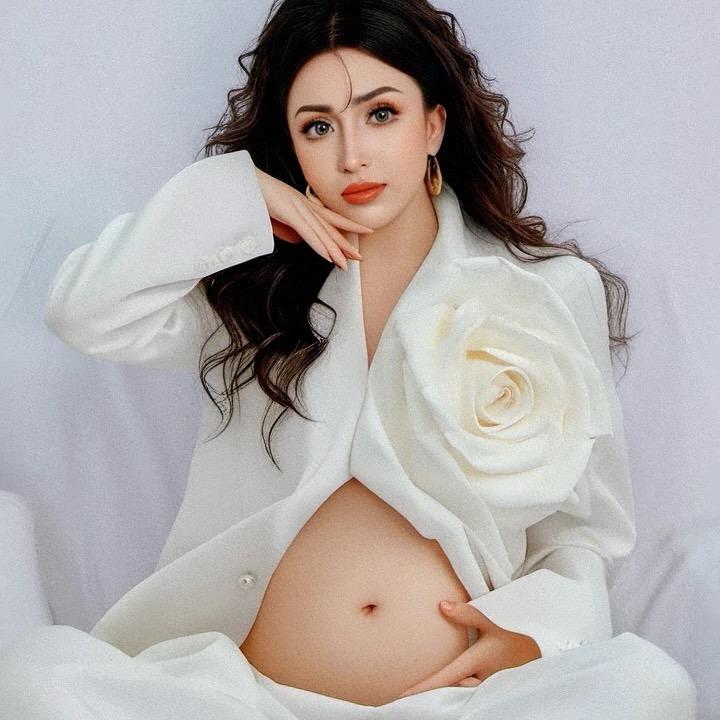 Nazila’(哺乳期)