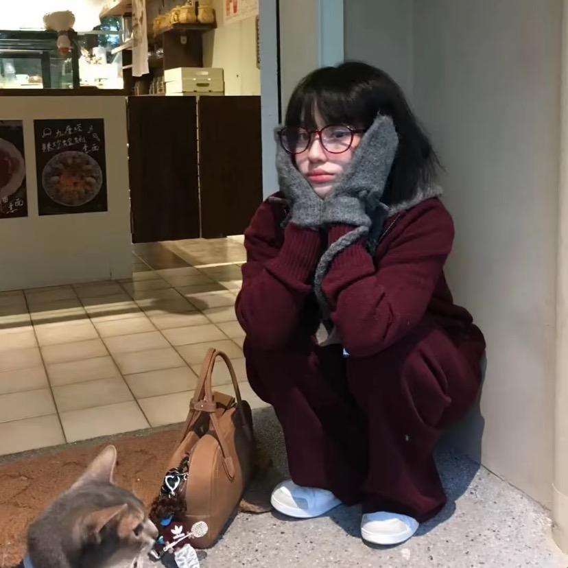 灿灿.