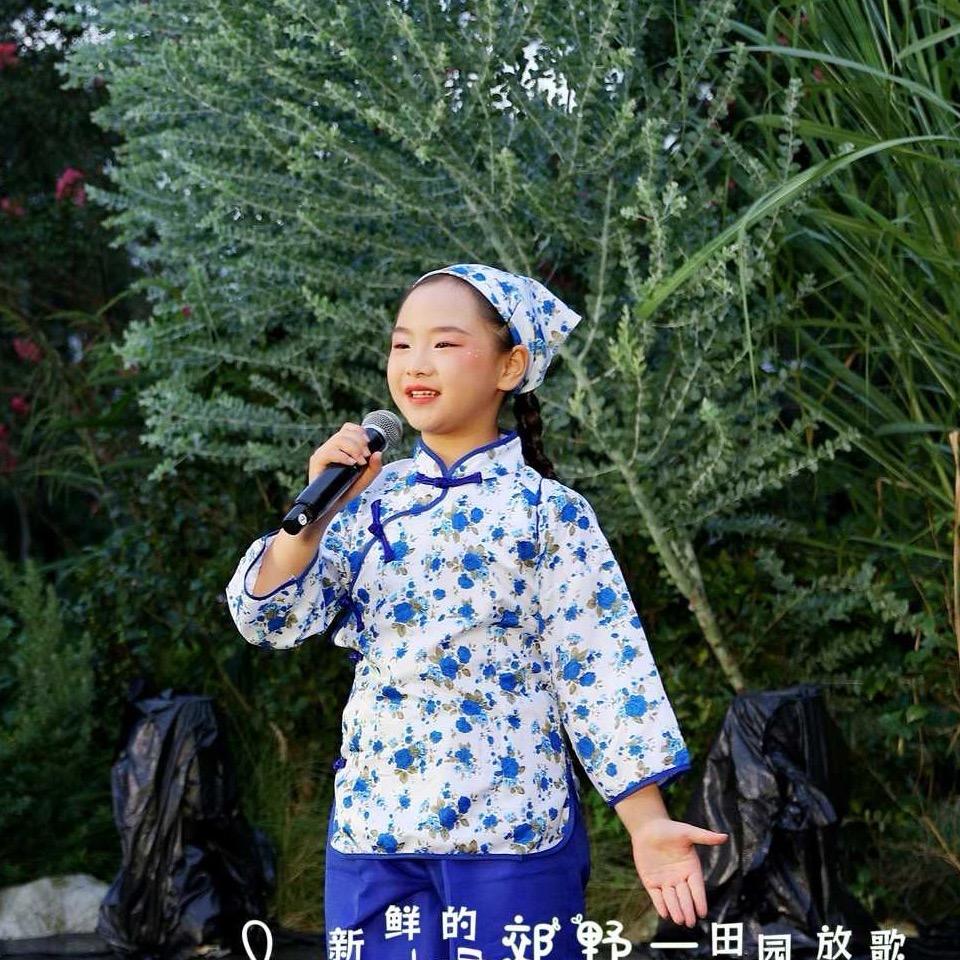 梓瑜（左）