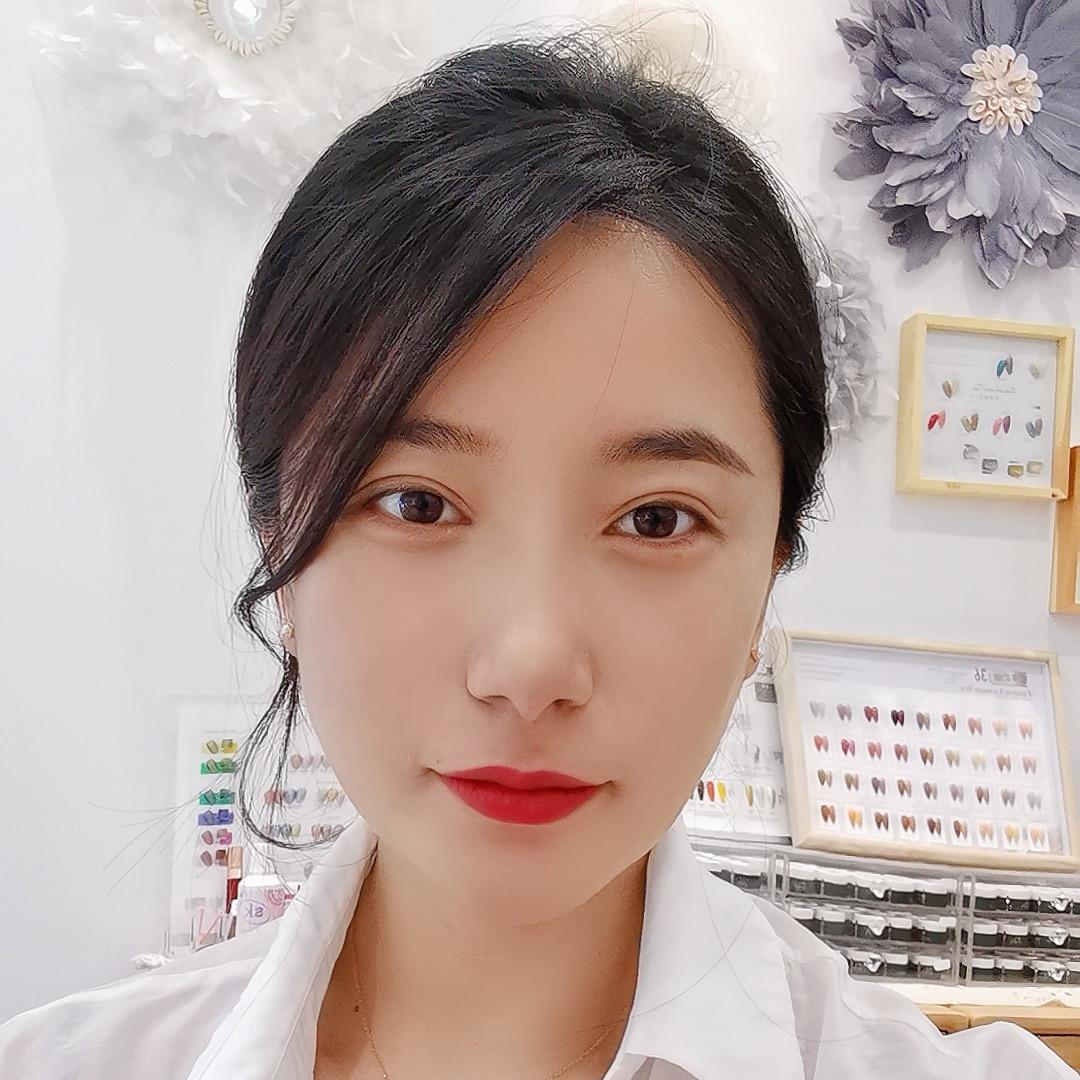 卢小姐美甲美睫店