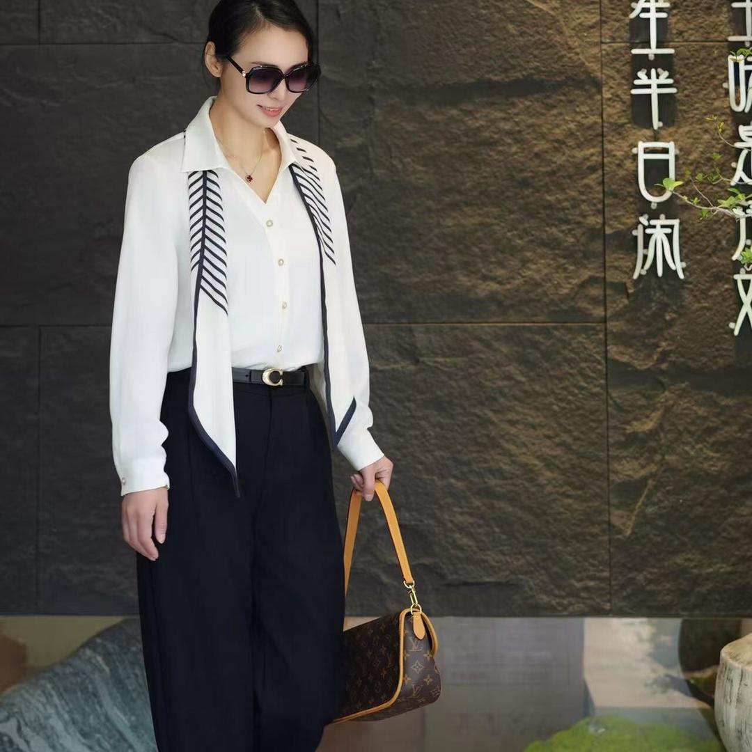雅楟轻奢服饰