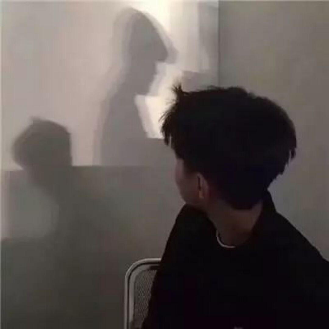 她说