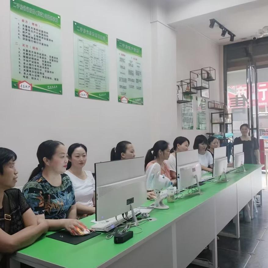 康盛地产＿康四英