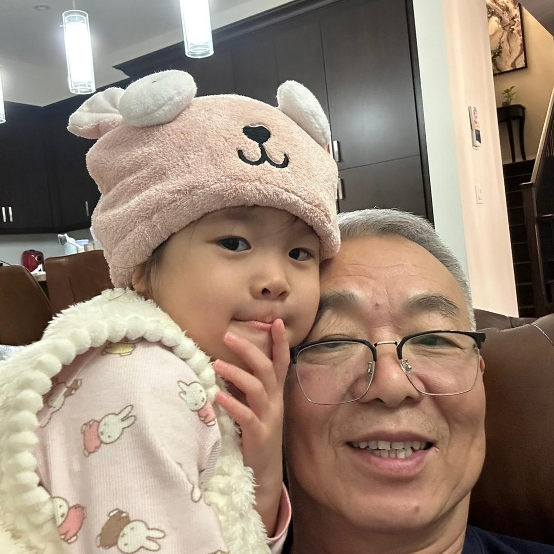 闲不住的帅老头