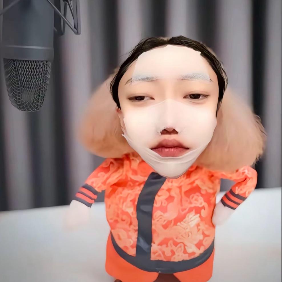 好懵逼呆呆望着这个世界的红色奶龙