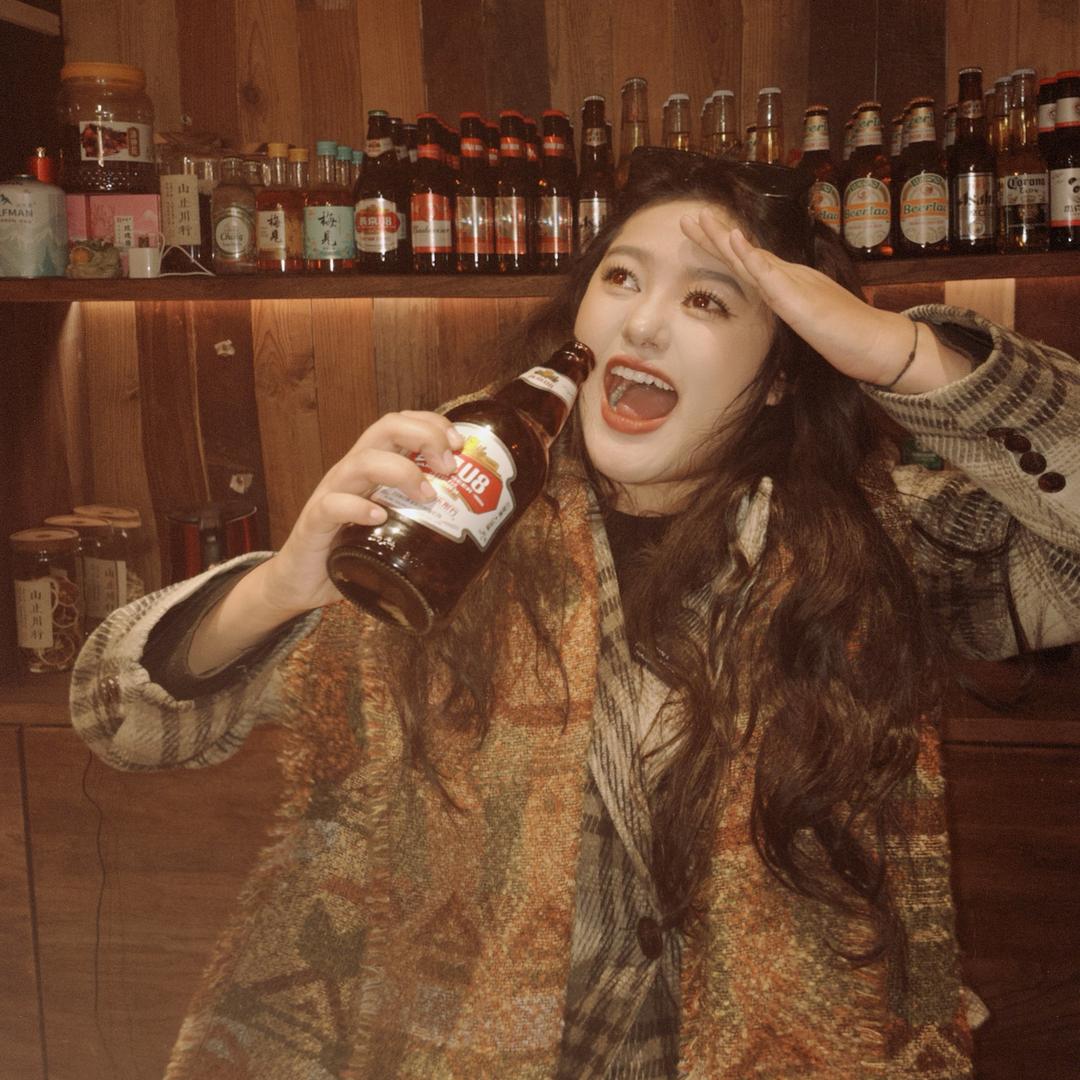 这个化妆师有点黑