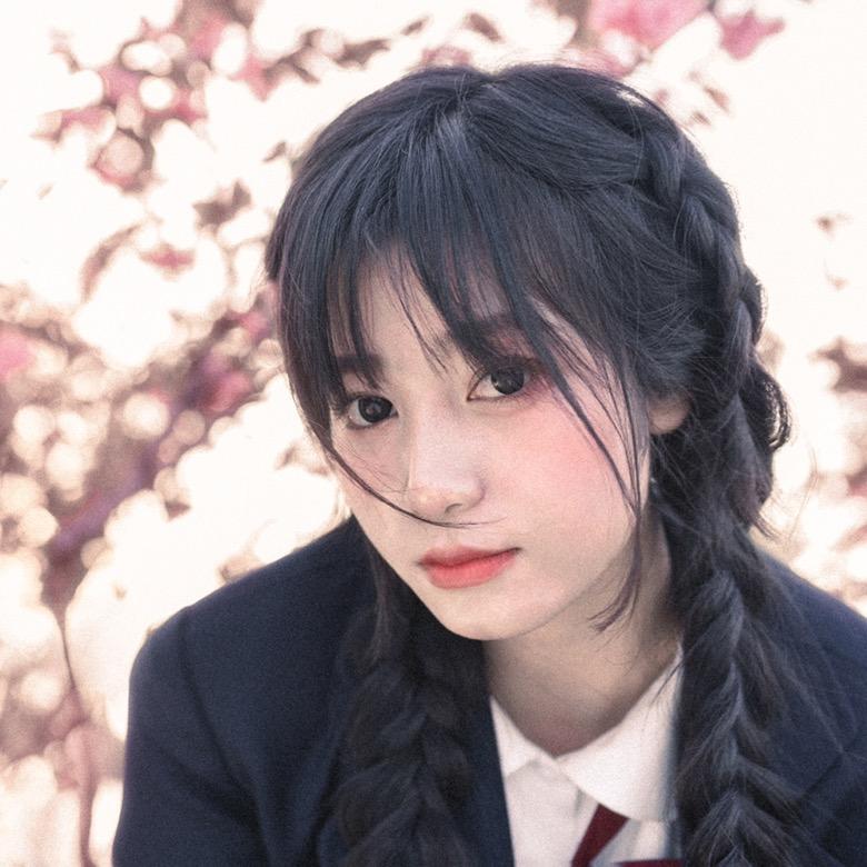 小何几～