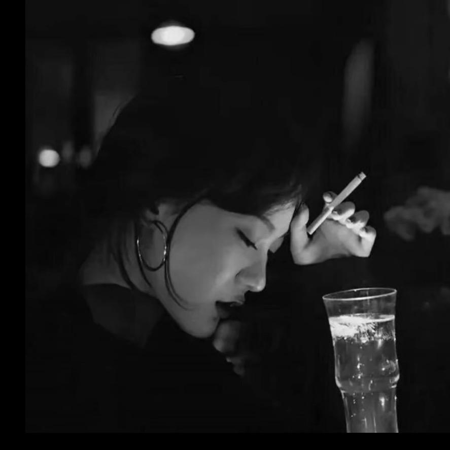 女二.