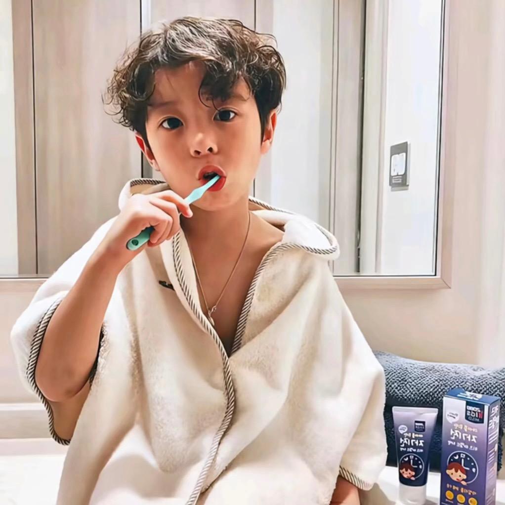 现实嘎嘎没深沉