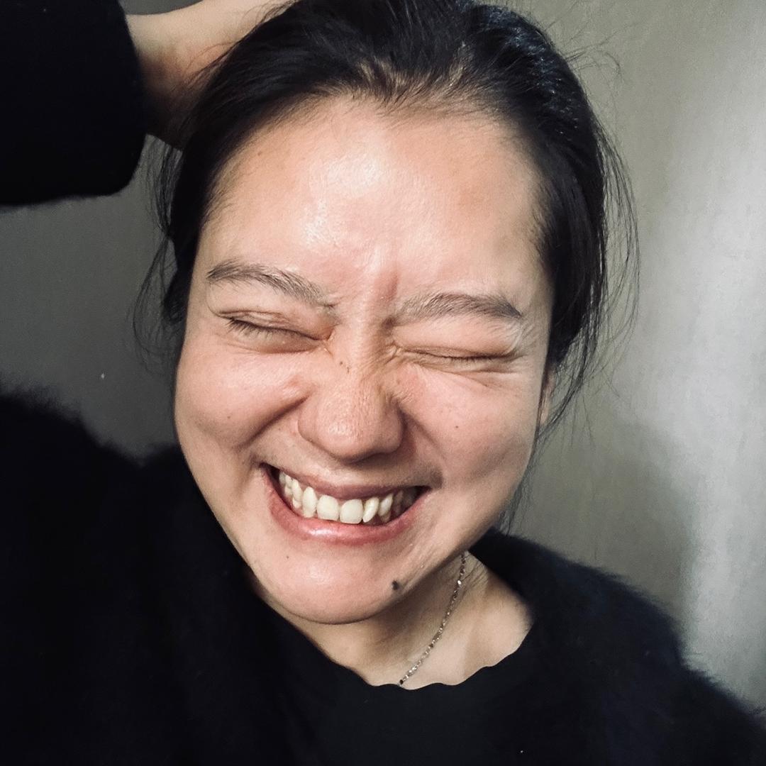 深白色