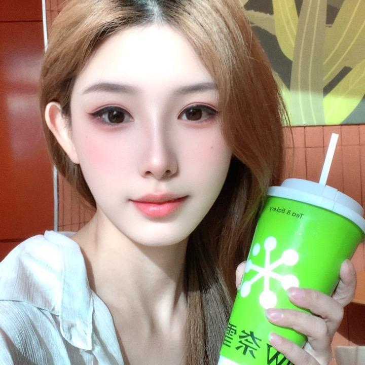 张依依