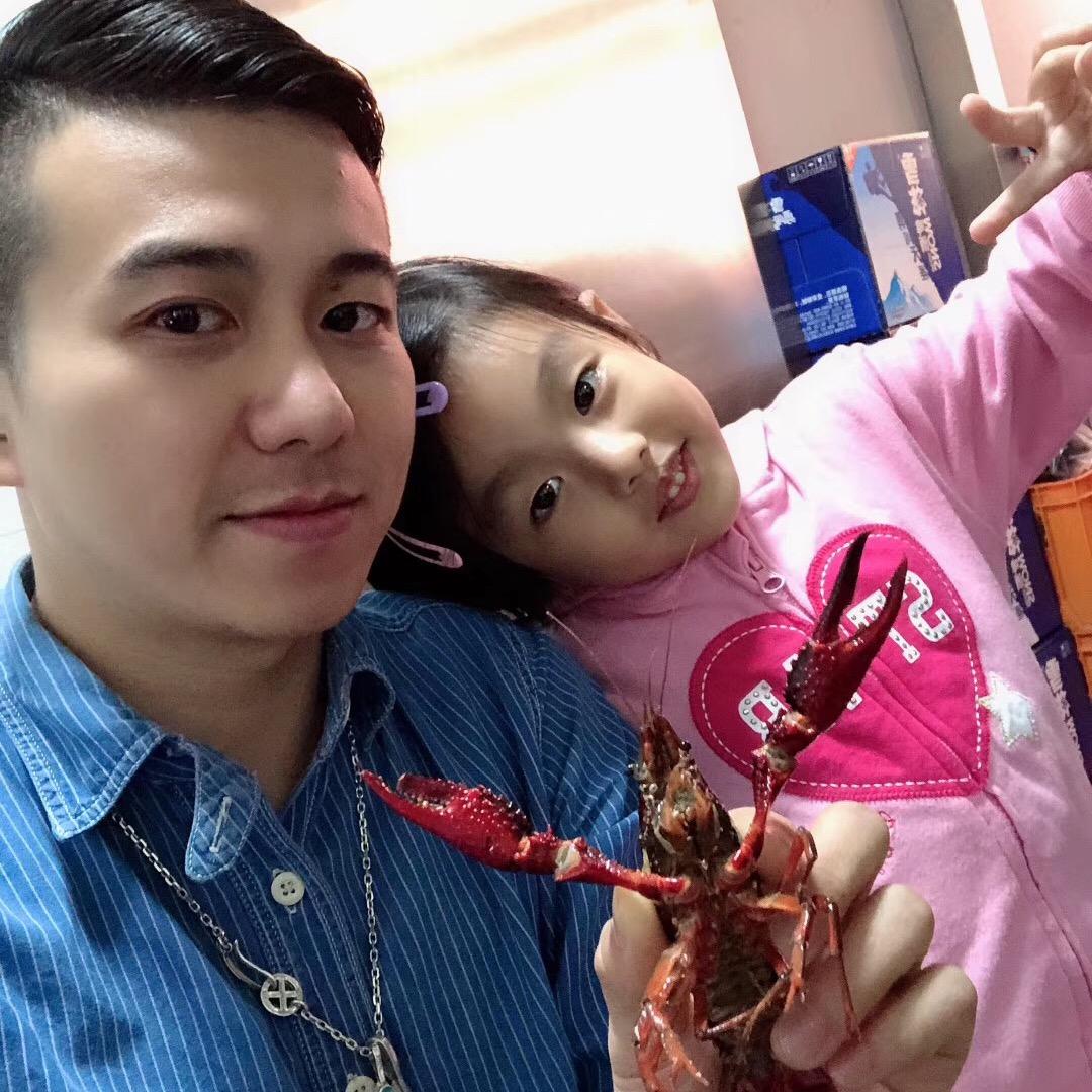 骑摩托的龙虾李老板