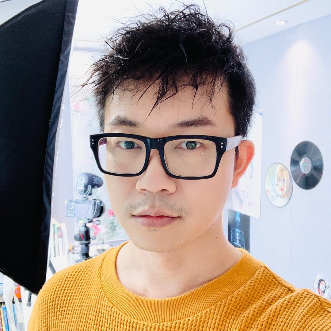 教声乐的查理老师