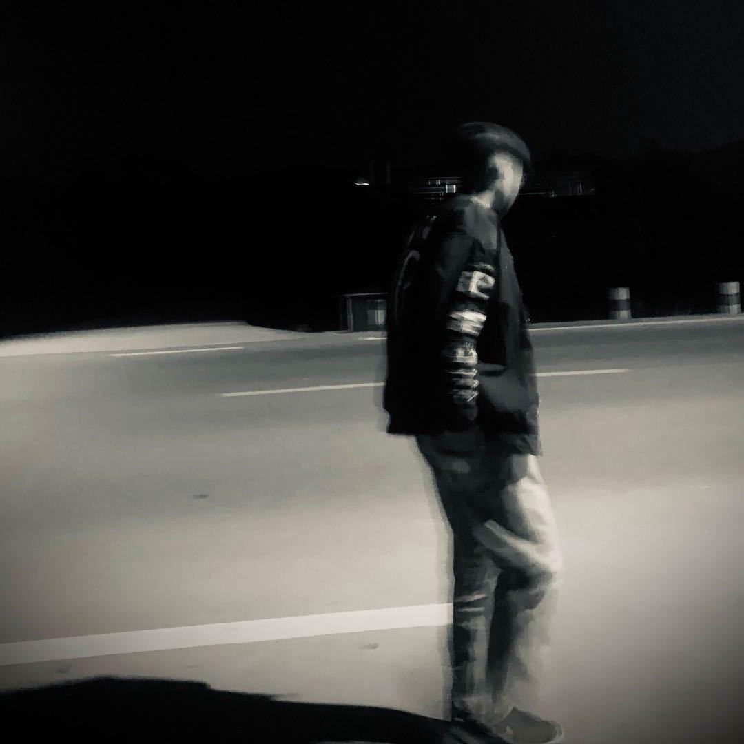 石 头.