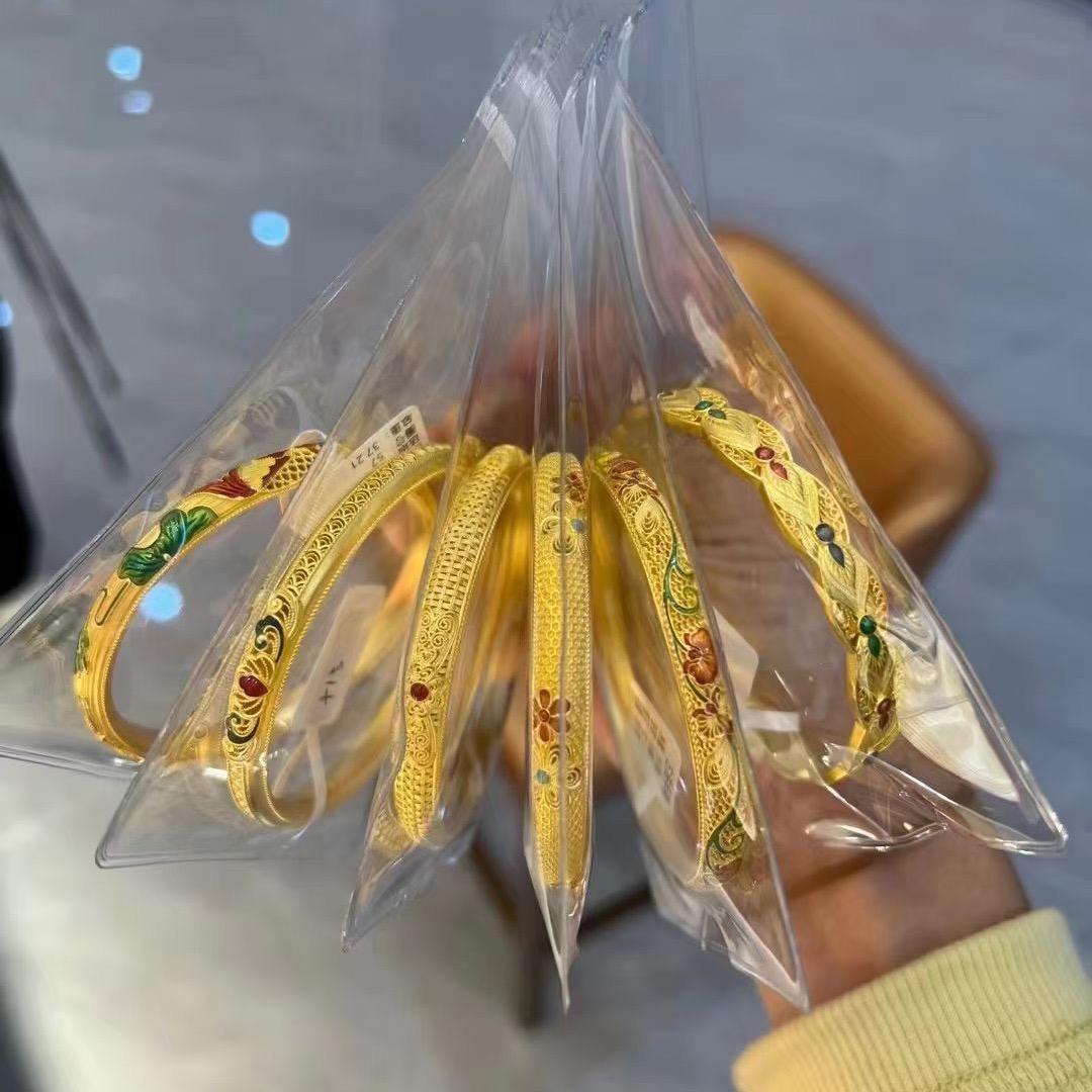 实体店，高价回收黄金白银奢侈品。