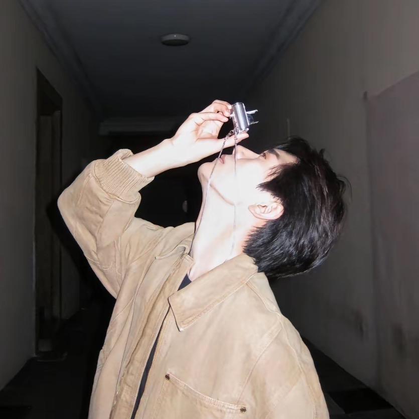 湘潭窦靖童.