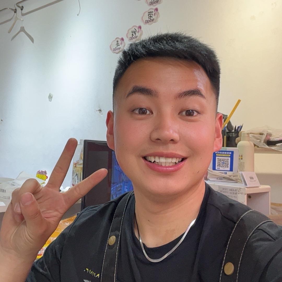 小壮和小江在内黄卖鞋