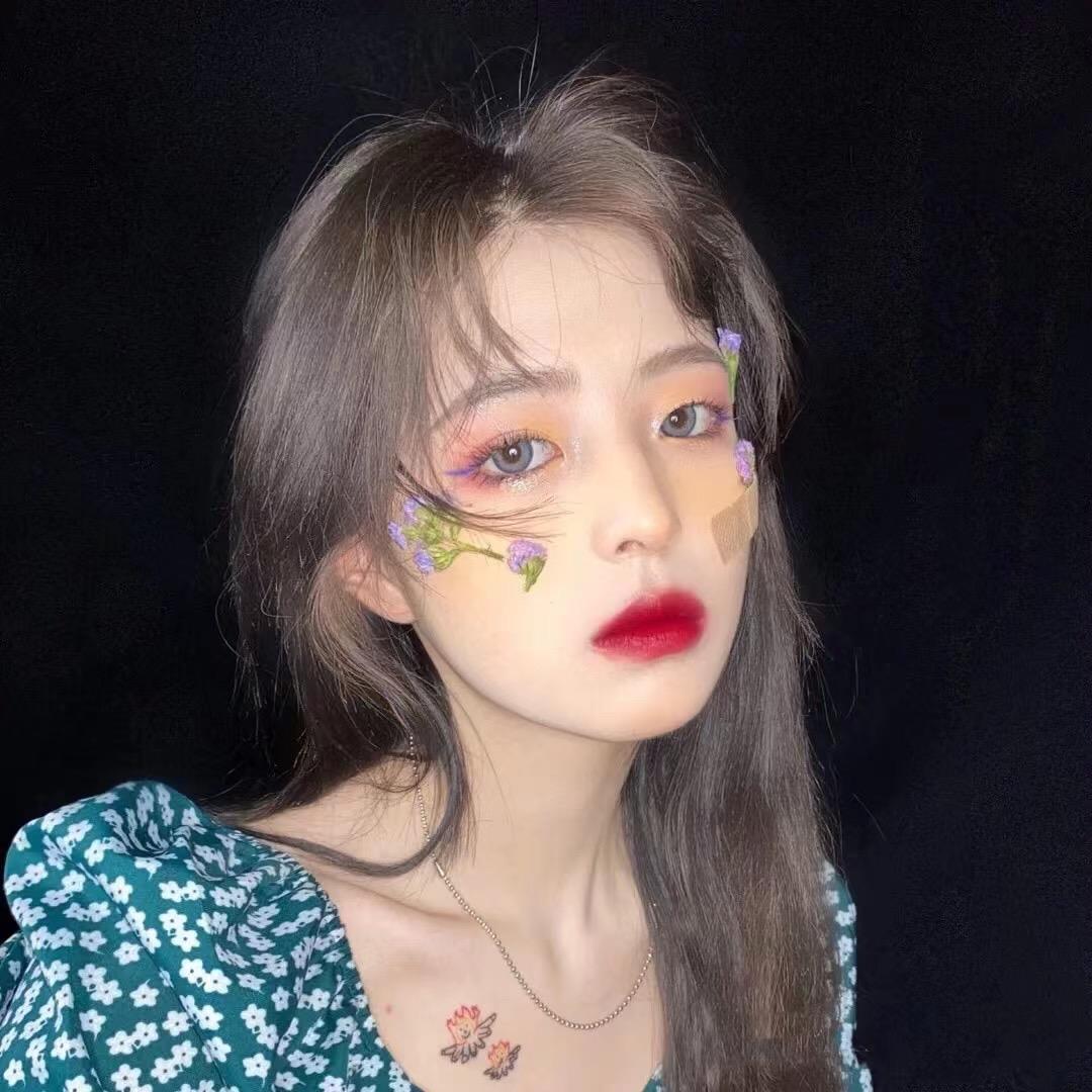 尹尹。