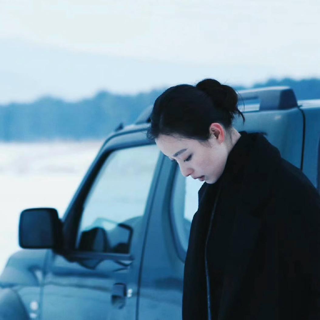 美女不⁶泪