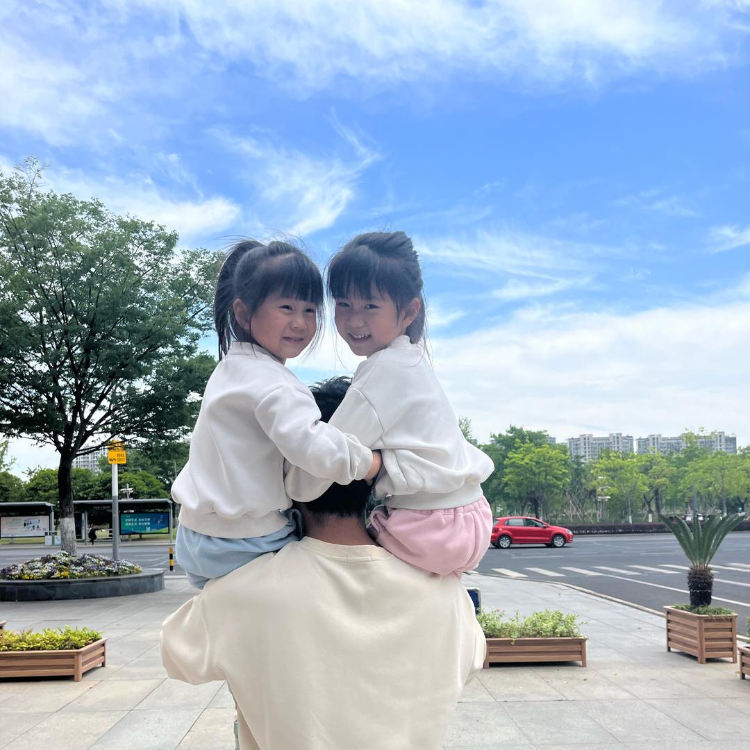 小汉堡和小露