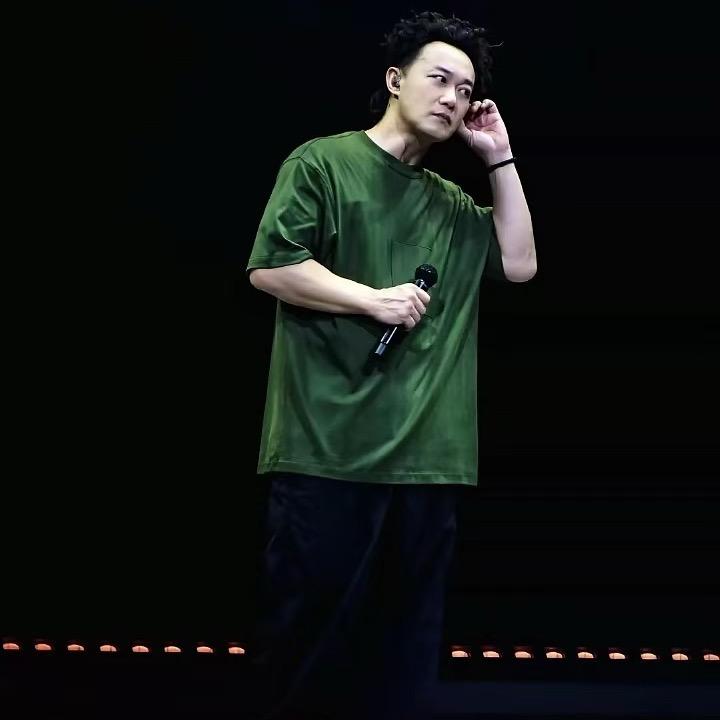 没吃饭就吃我一拳