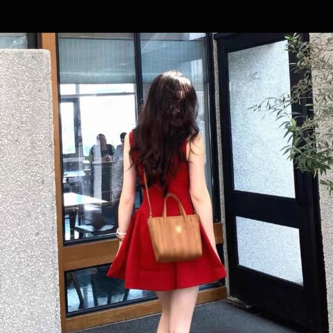 美女也会ᵉᵐᵒ