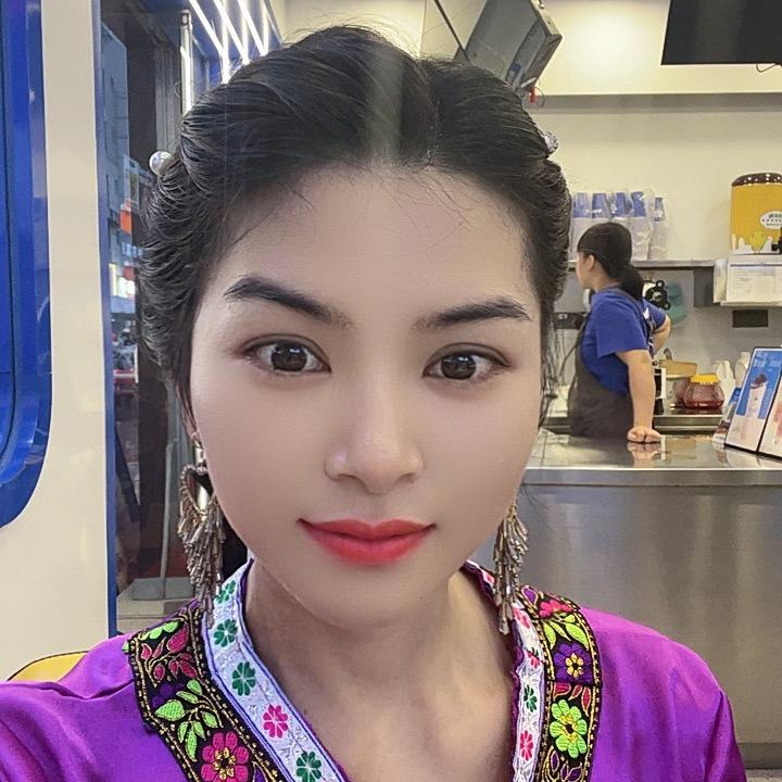 梁笑笑ཨོཾ