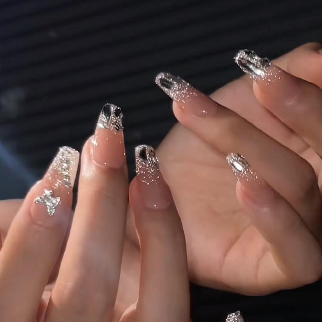 小仙女爱做美甲