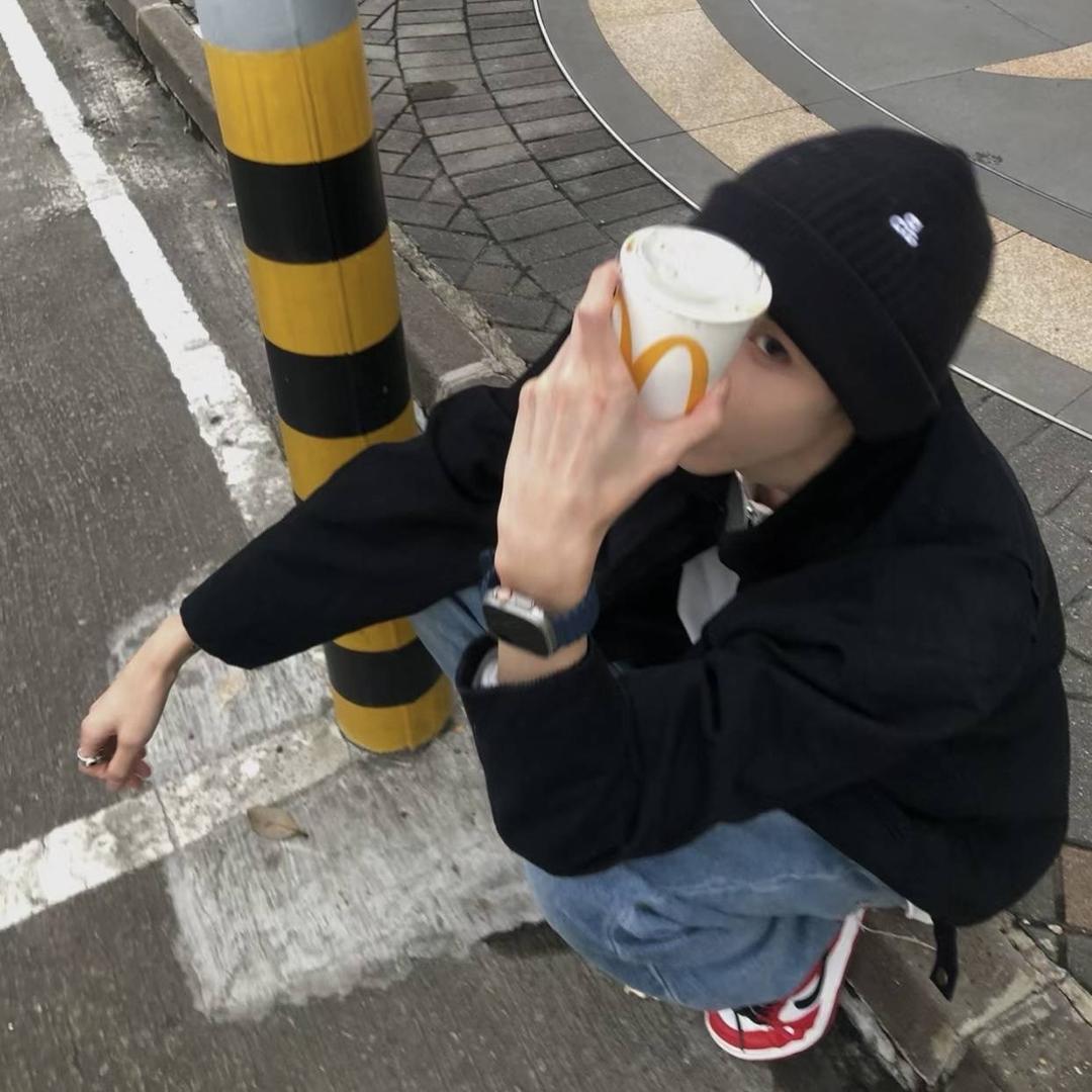 爱喝冰美式.（增肌版）
