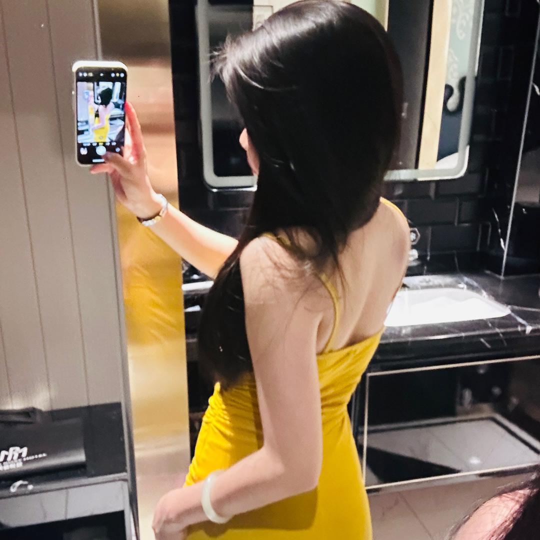羞涩的小美