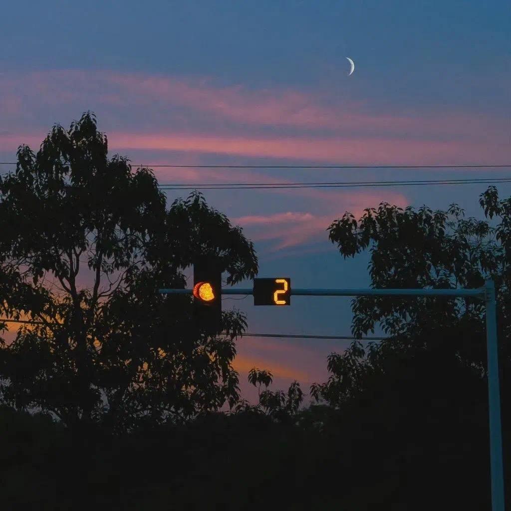 🌗
