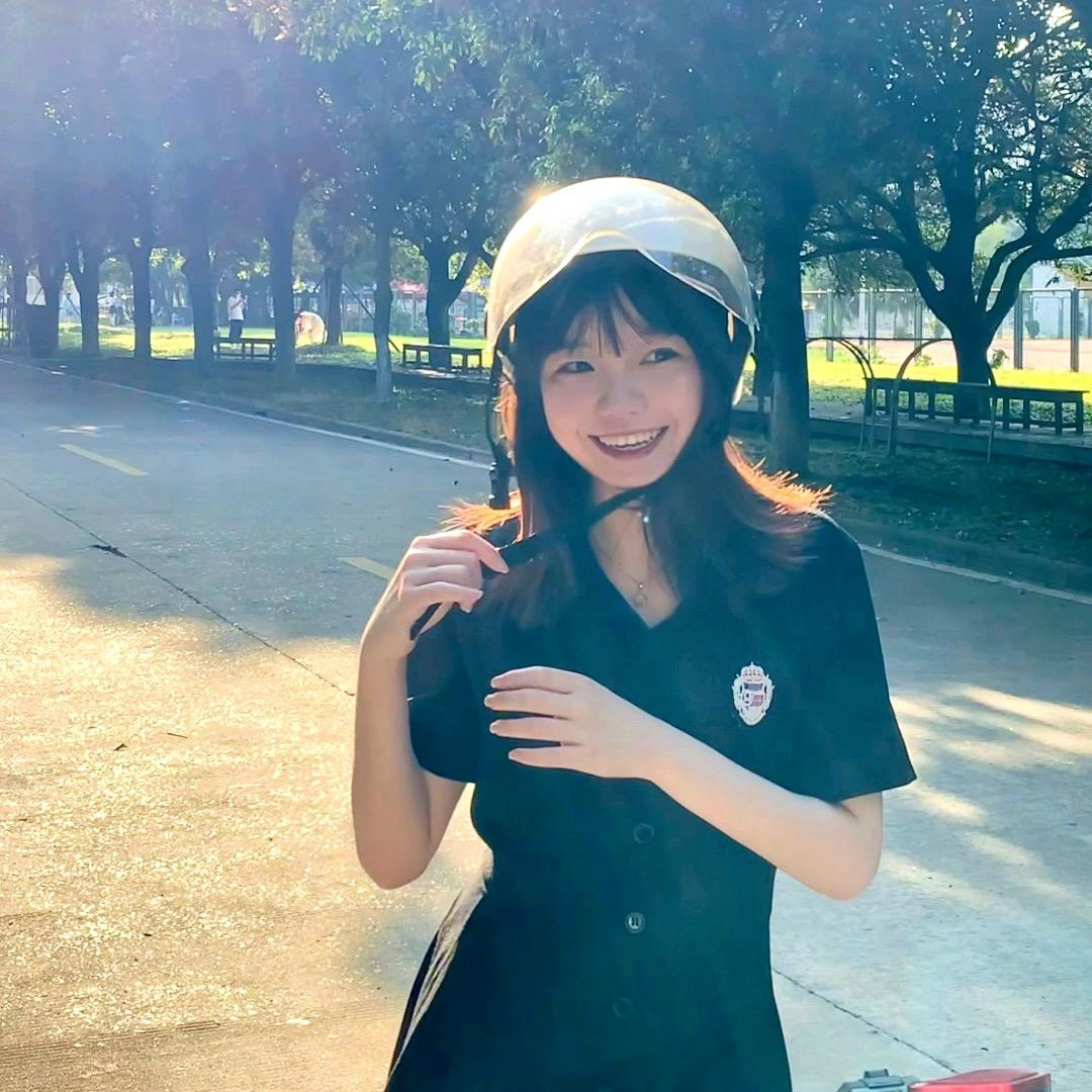 小鱼爱恰饭🐳