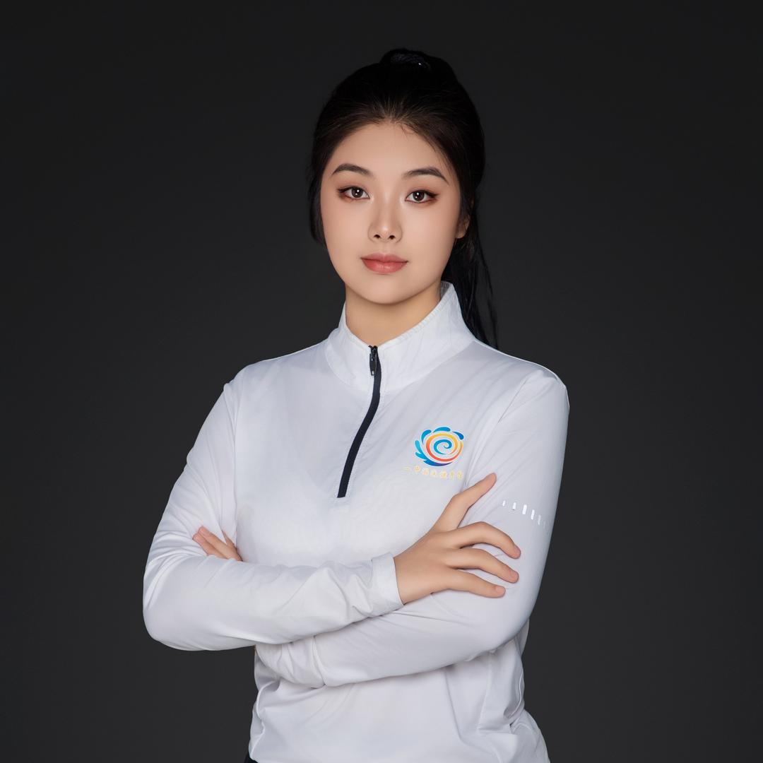 一中游泳教练 小可