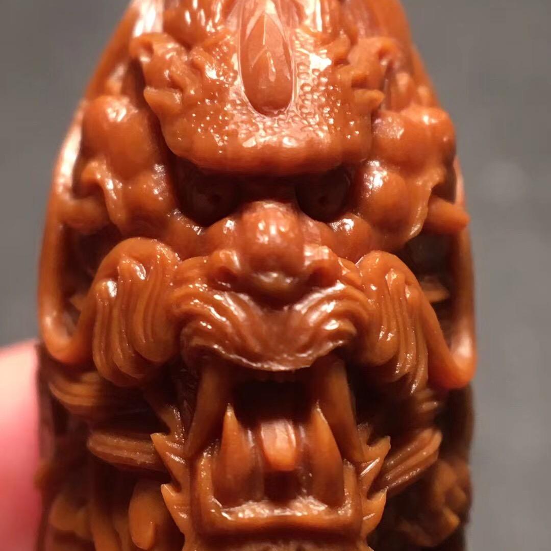 徐华核雕