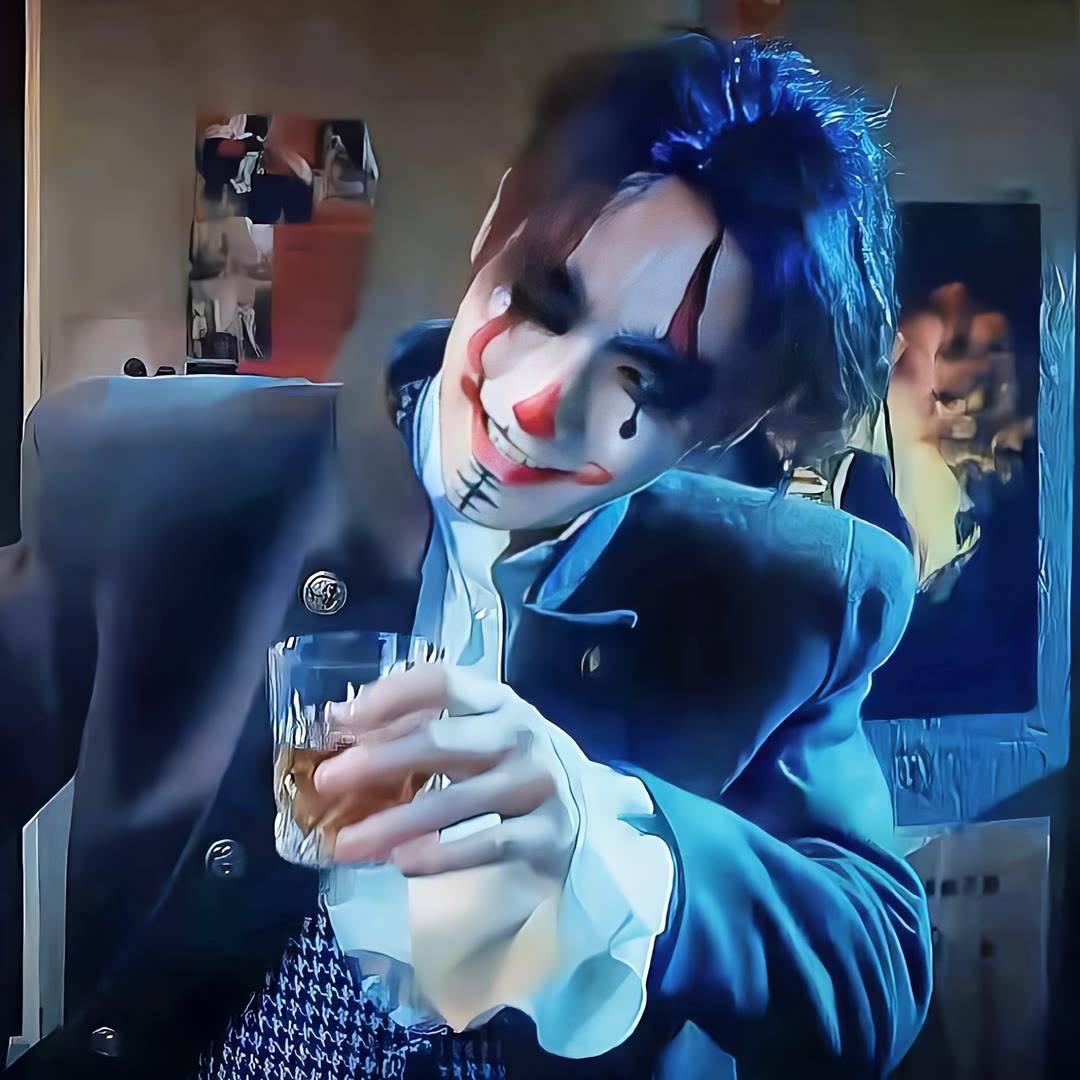 J🤪