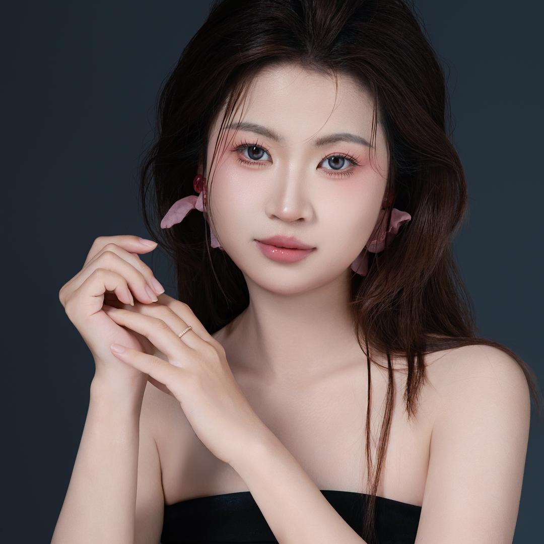 化妆师🖤笑甜（可约妆）