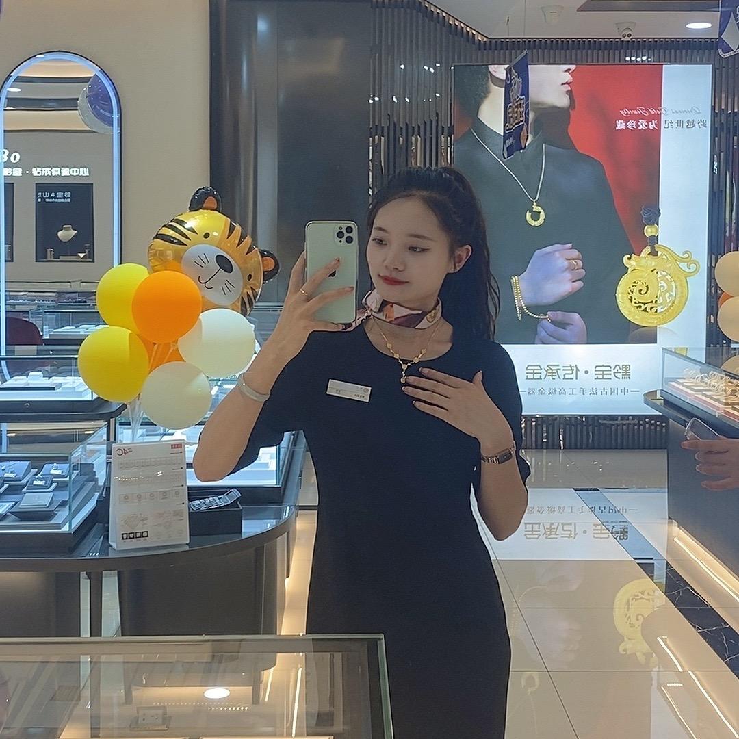 海豚广场黔宝金店——娅娅