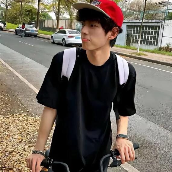 大餅卷蛆蘸屎吃