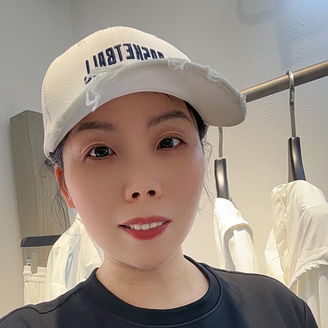 贵溪黑白欧E品牌女装集合店