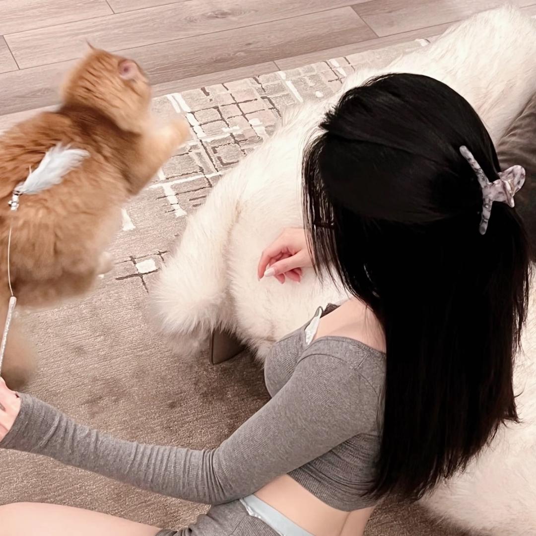 阿秭.