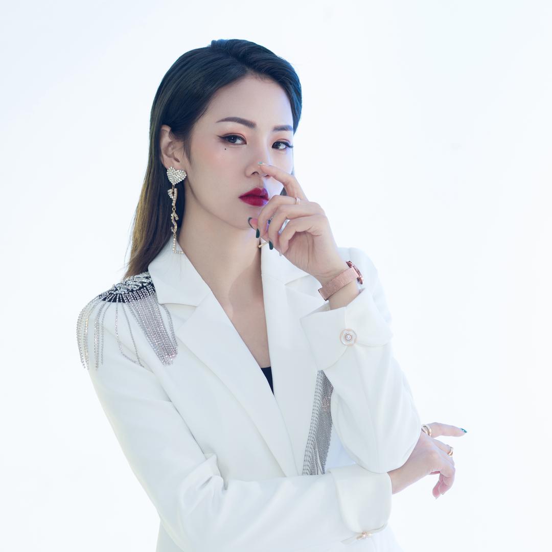 黄嘻嘻女装