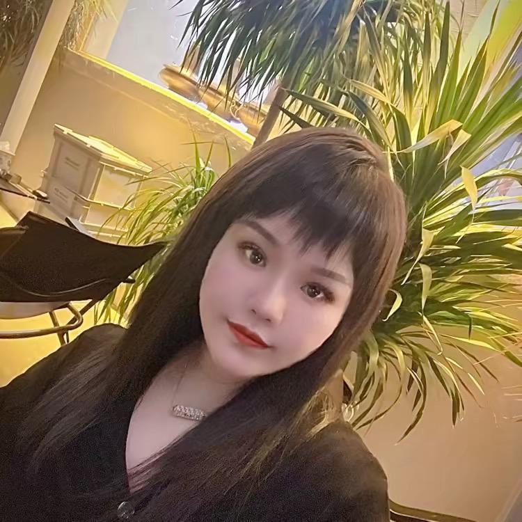小伊伊很爱吃