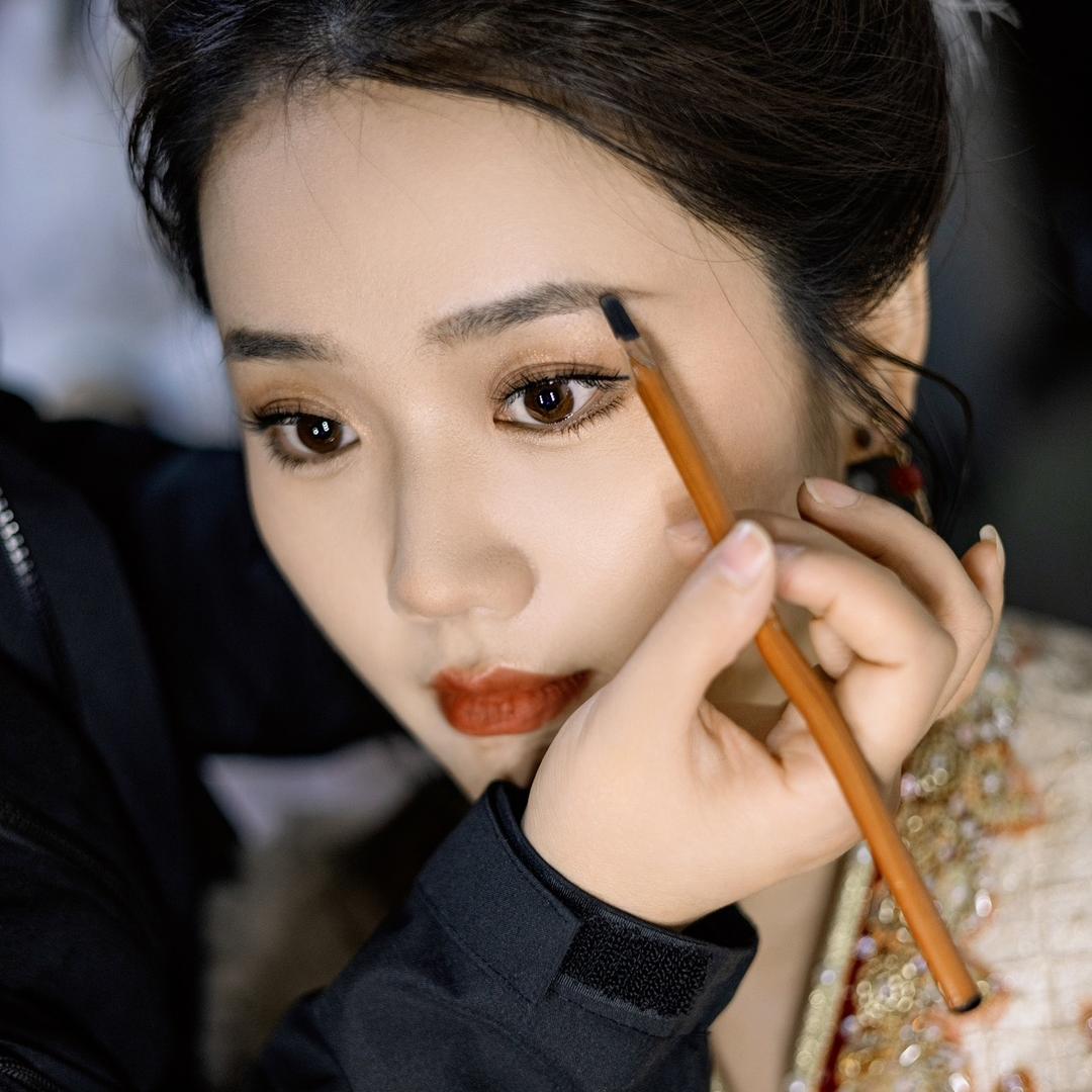 大女孩微胖婚纱