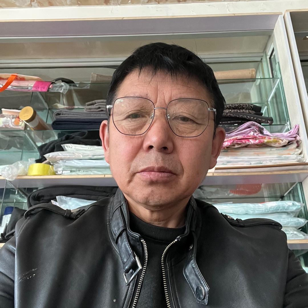 蒙缘情服饰工厂店