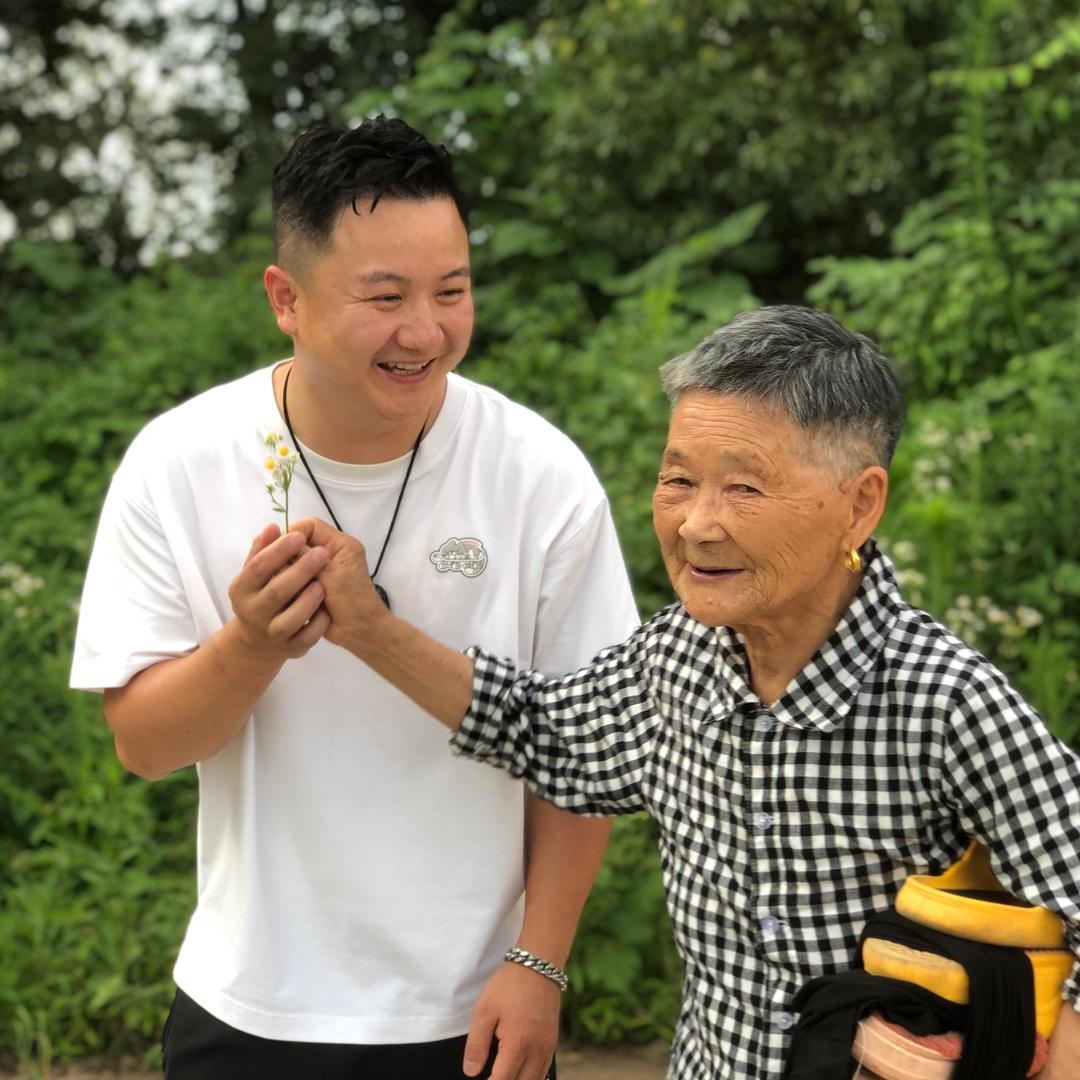 锅巴和奶奶
