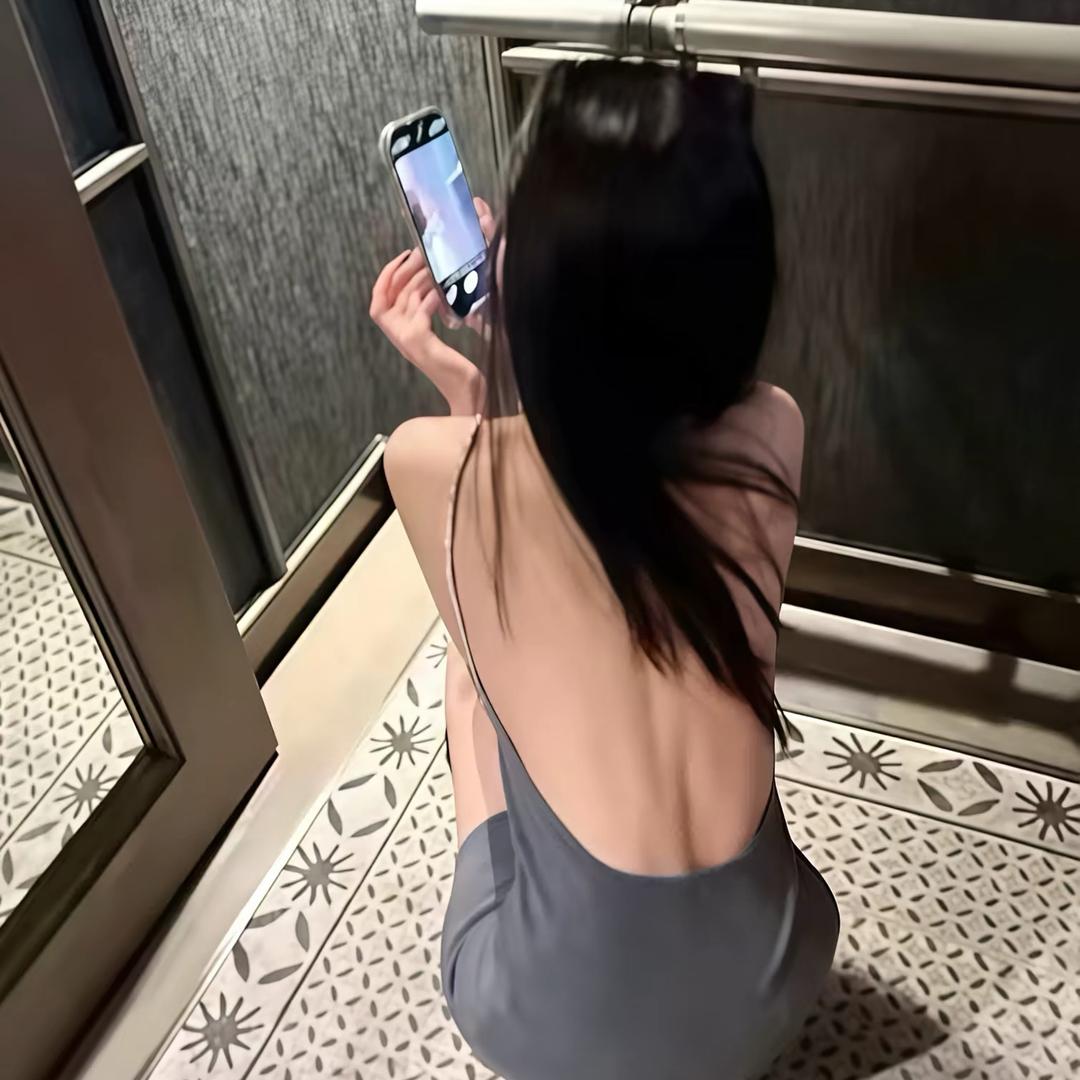 薇薇^