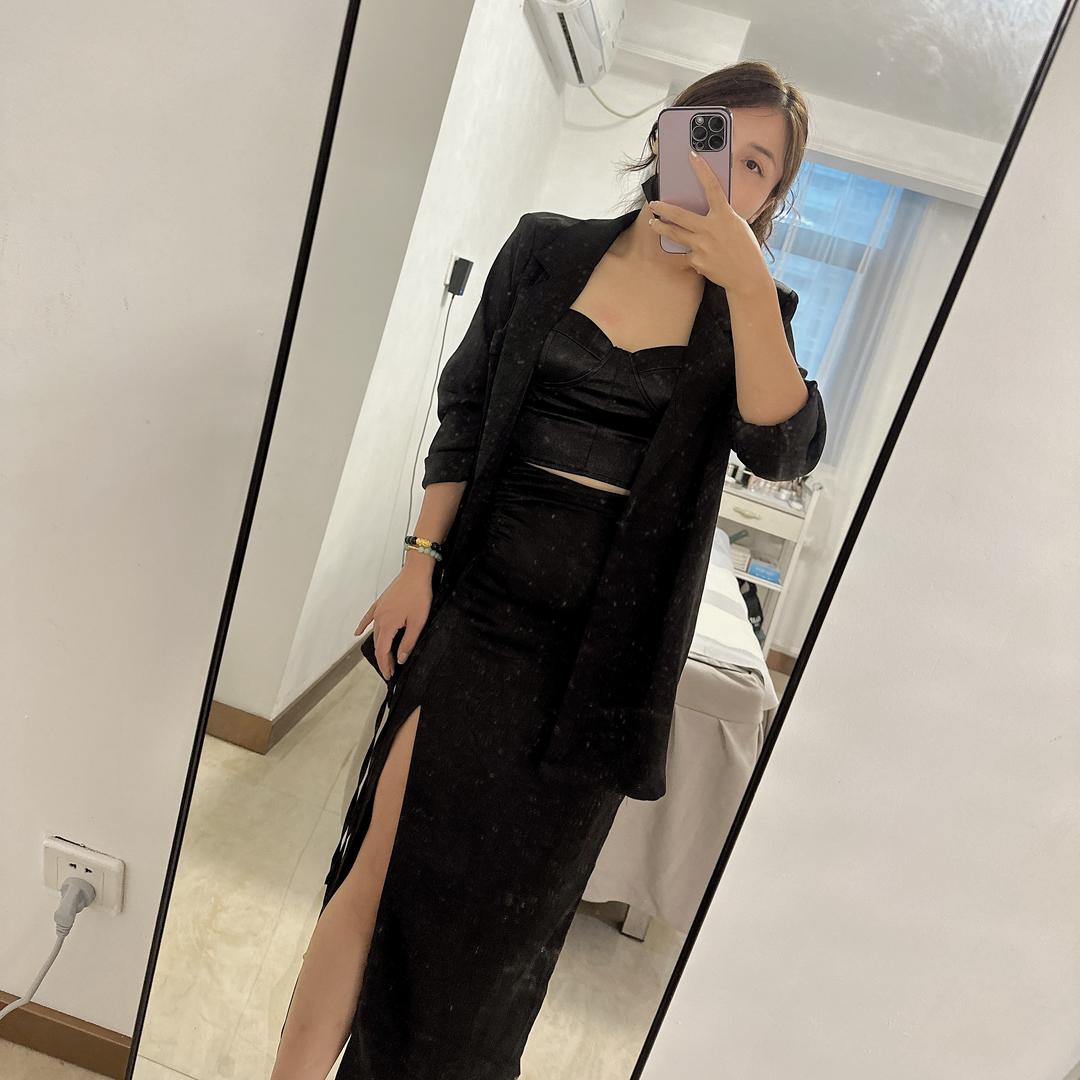 小姿女人-